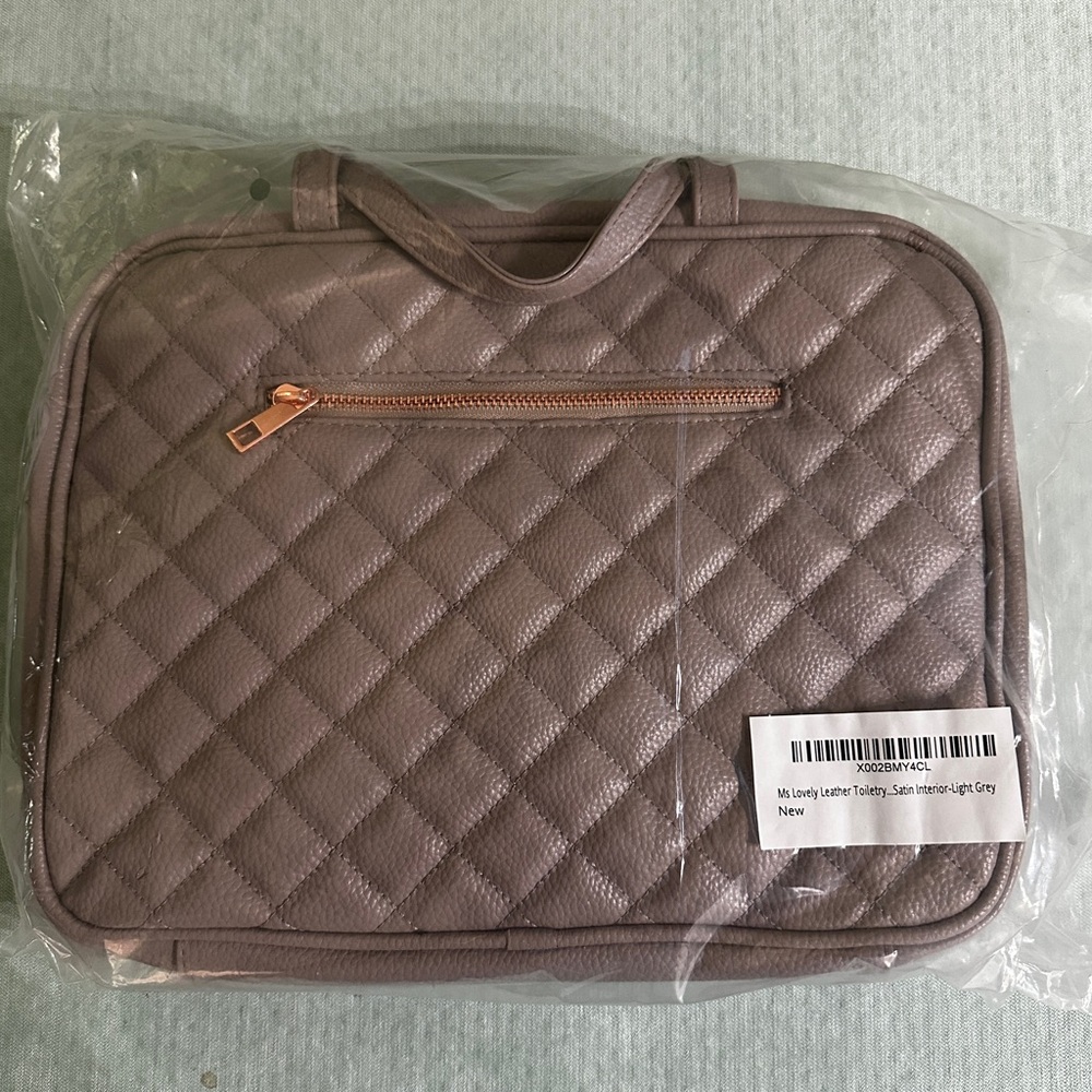 Ms Lovely Quilted Travel Bag in Light Grey